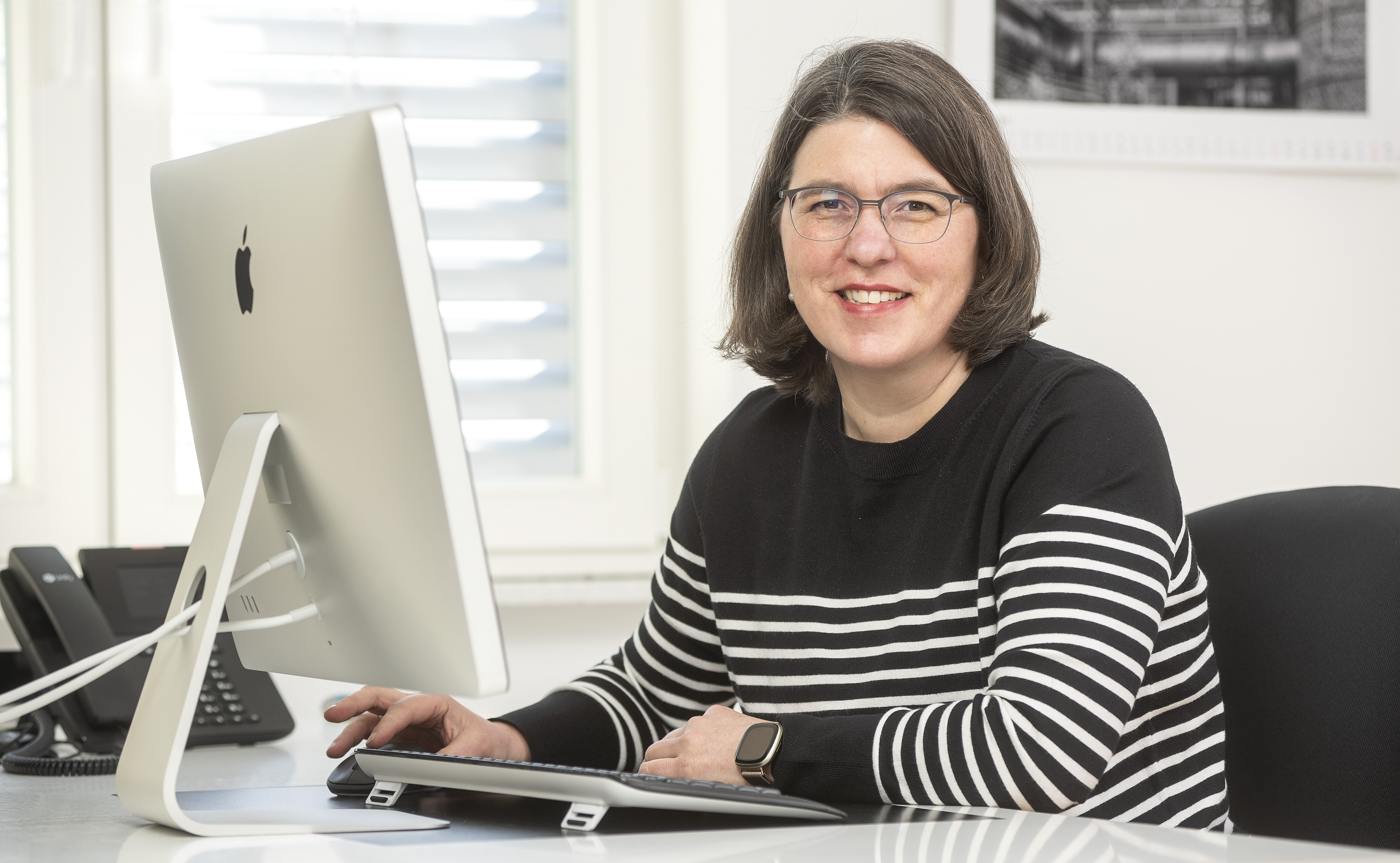 Martina Liesendahl an ihrem Arbeitsplatz